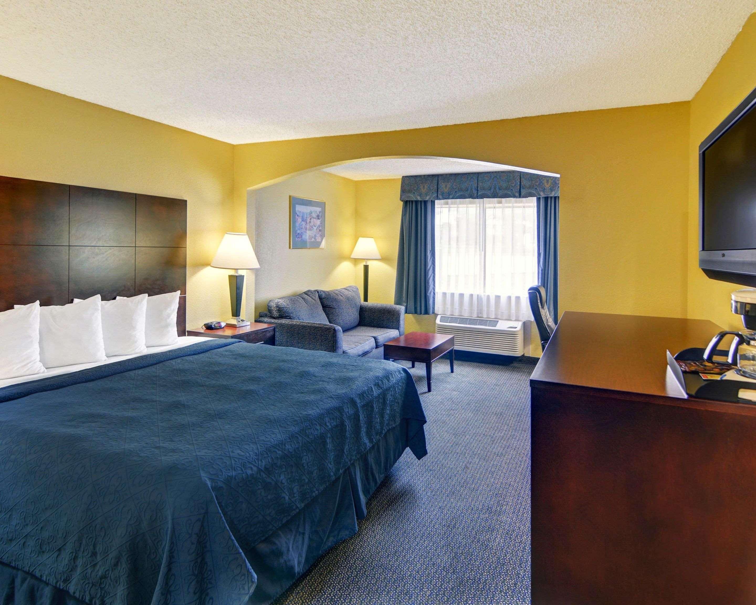 Quality Inn & Suites Grand Prairie Extérieur photo