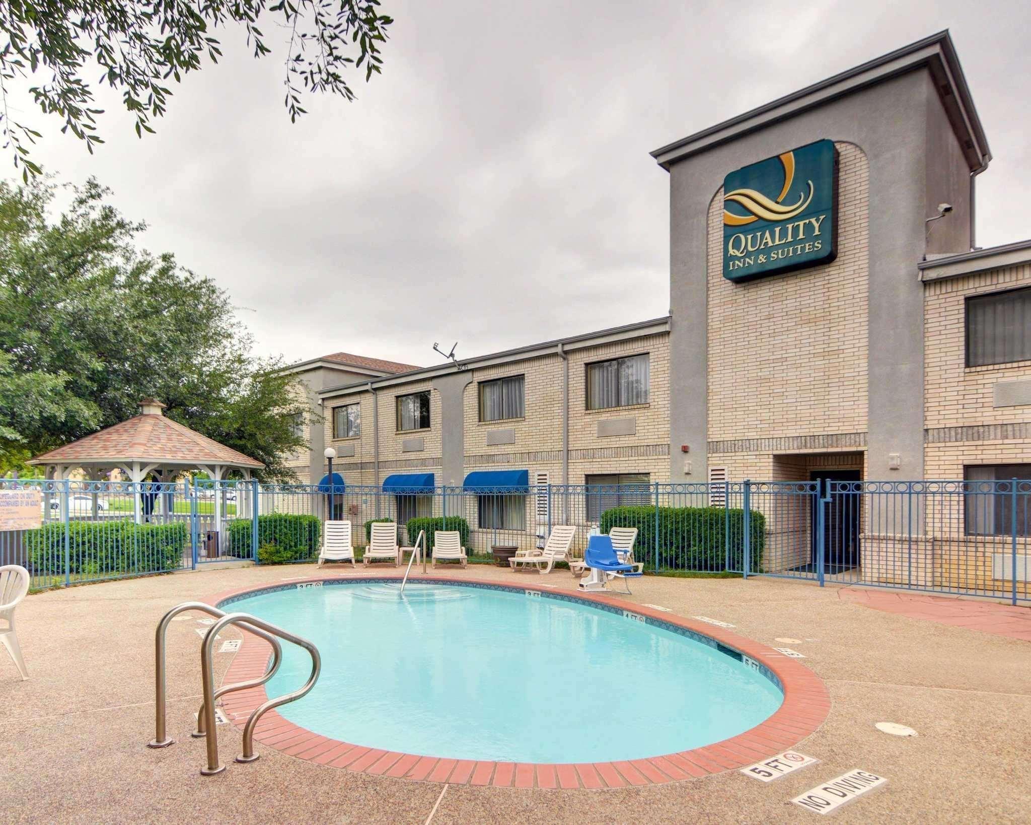 Quality Inn & Suites Grand Prairie Extérieur photo