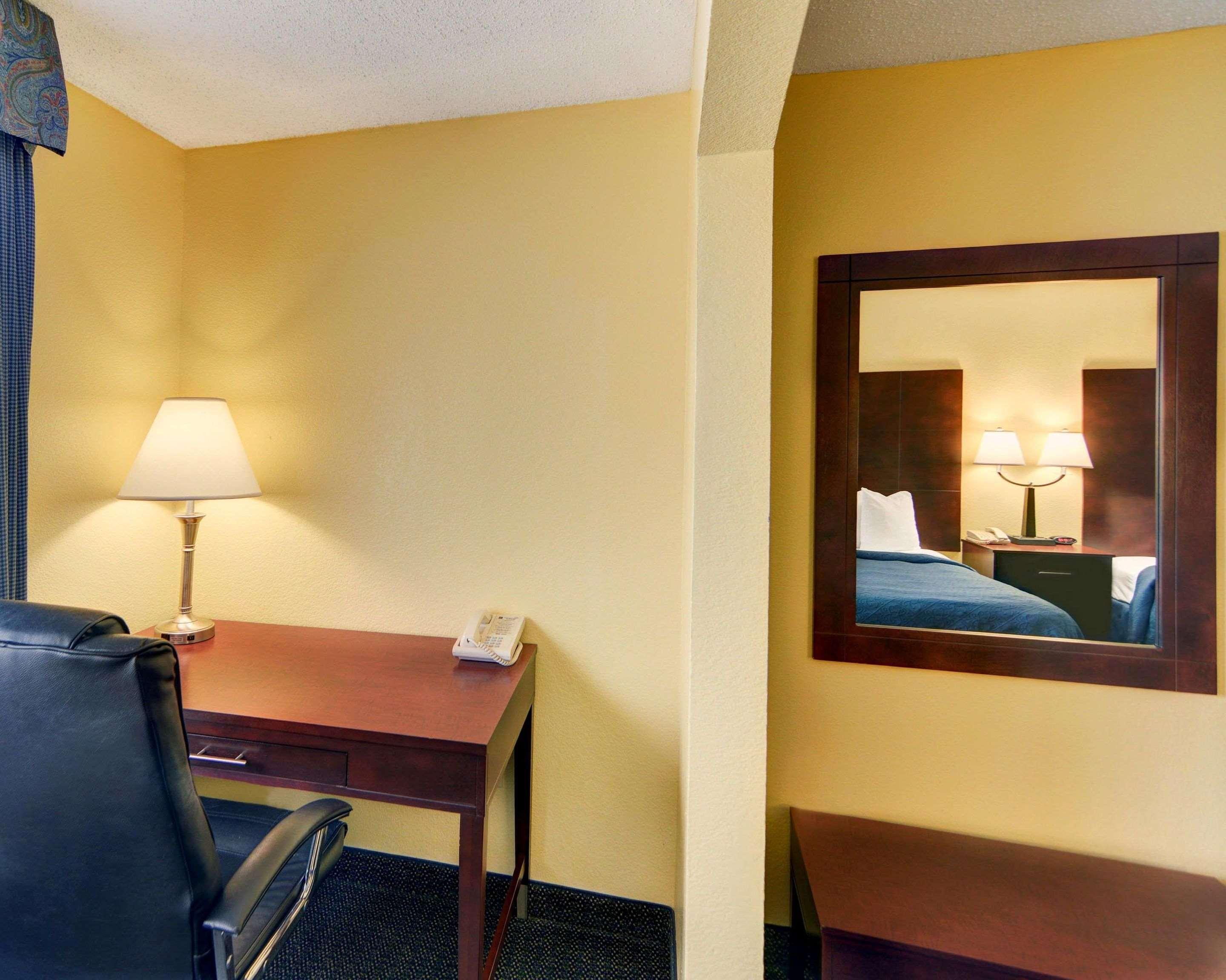 Quality Inn & Suites Grand Prairie Extérieur photo