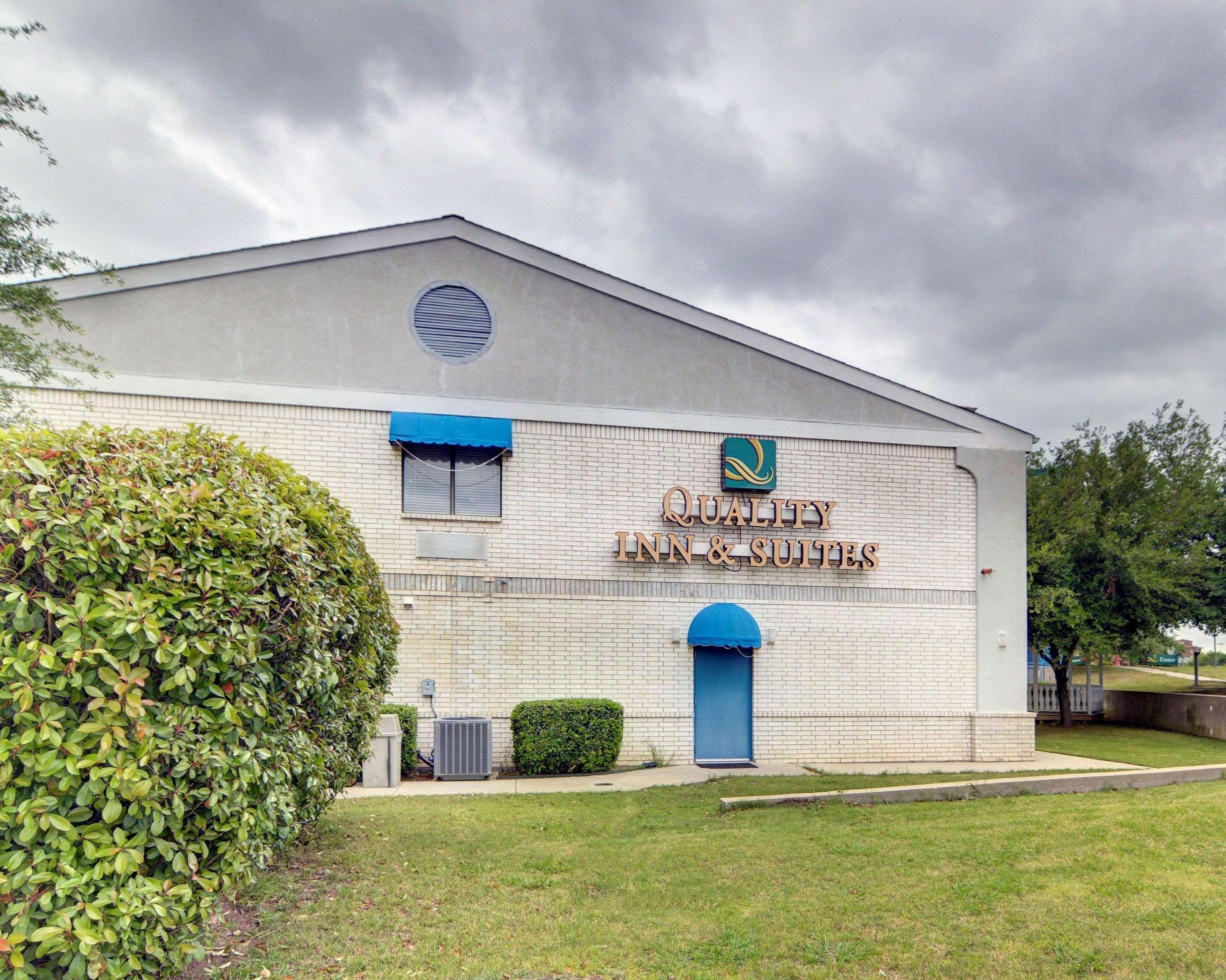 Quality Inn & Suites Grand Prairie Extérieur photo