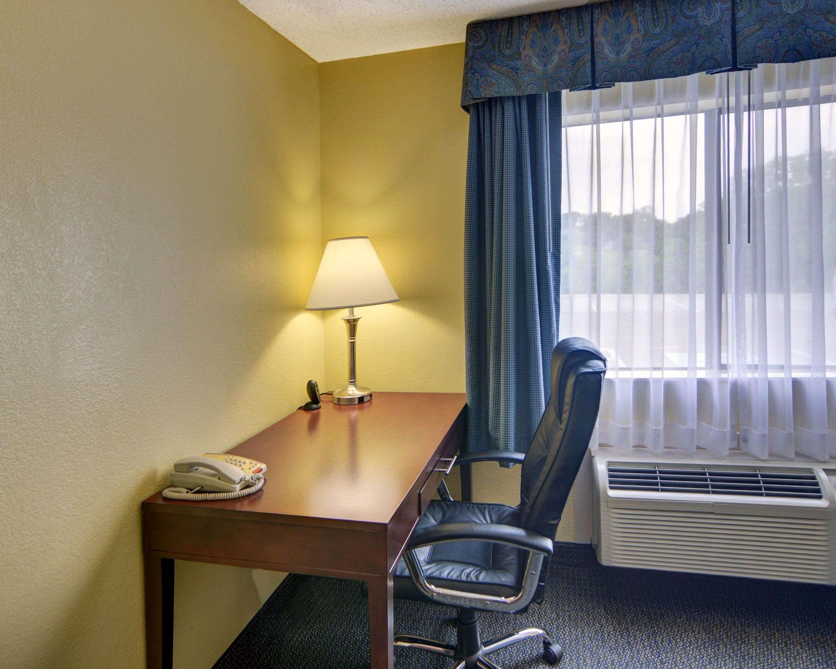 Quality Inn & Suites Grand Prairie Extérieur photo