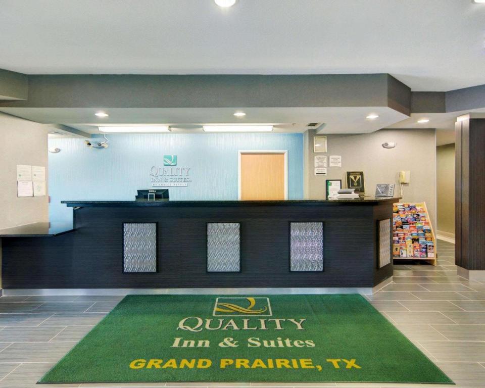 Quality Inn & Suites Grand Prairie Extérieur photo