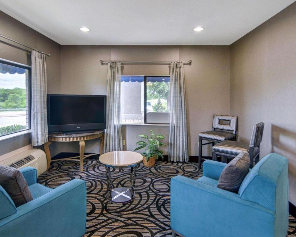 Quality Inn & Suites Grand Prairie Extérieur photo