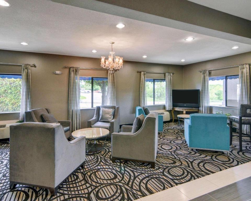 Quality Inn & Suites Grand Prairie Extérieur photo