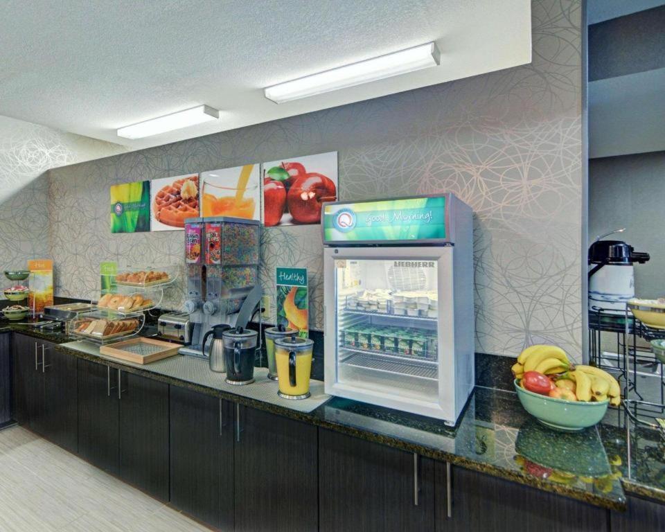 Quality Inn & Suites Grand Prairie Extérieur photo