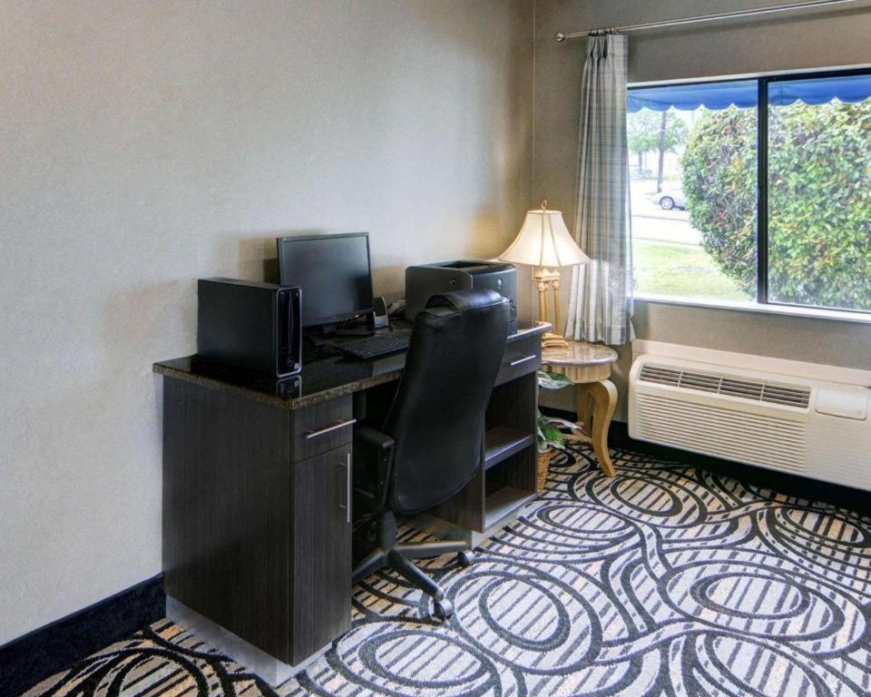 Quality Inn & Suites Grand Prairie Extérieur photo