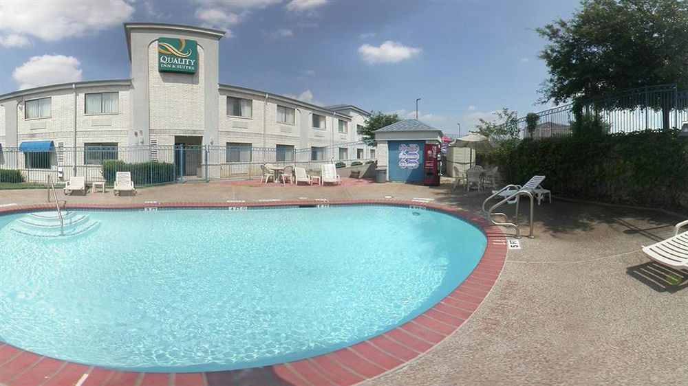 Quality Inn & Suites Grand Prairie Extérieur photo