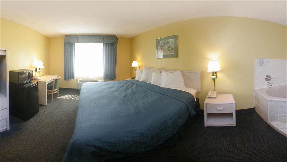 Quality Inn & Suites Grand Prairie Extérieur photo